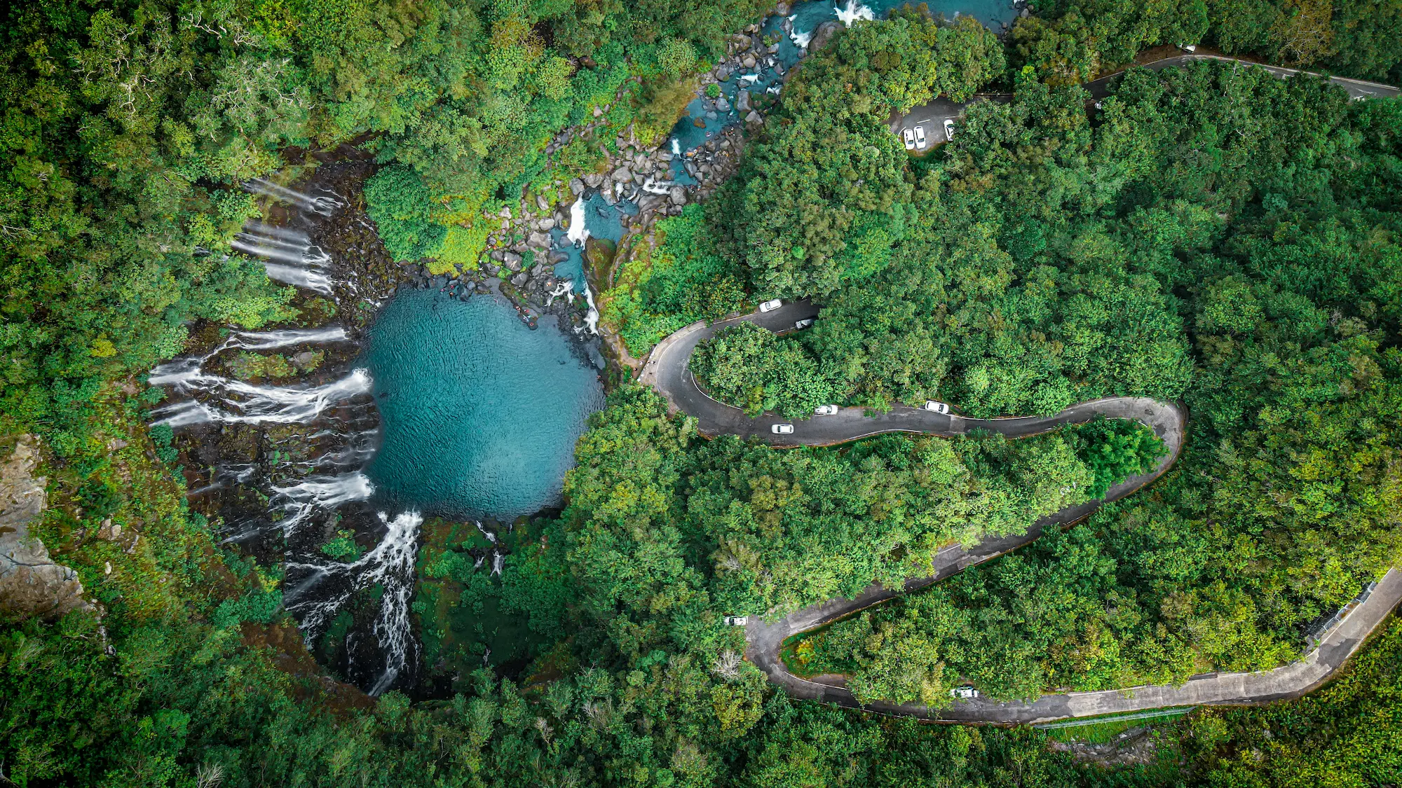 Cascade et bassin île de la Réunion paysage